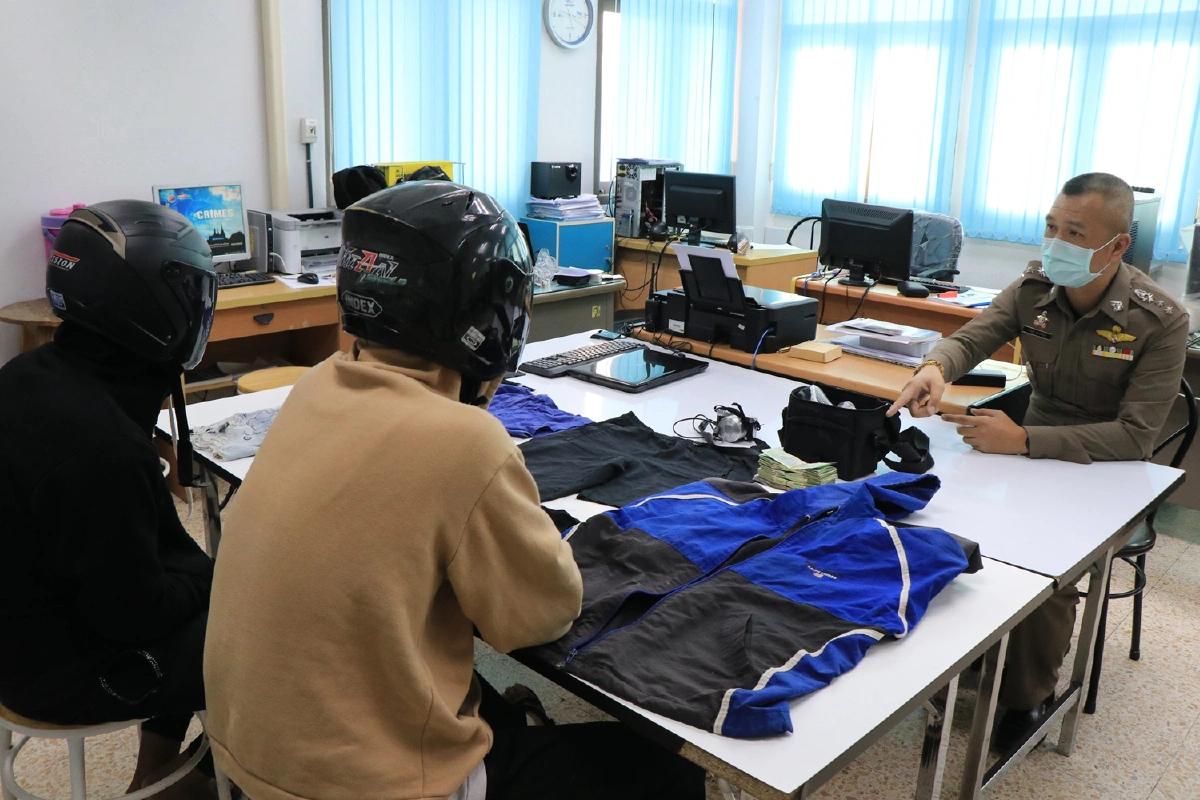 ตำรวจจับเยาวชนฝ่าฝืนคำสั่งเคอร์ฟิว ปีนรั้วโรงเรียนลักเงินทุนการศึกษา