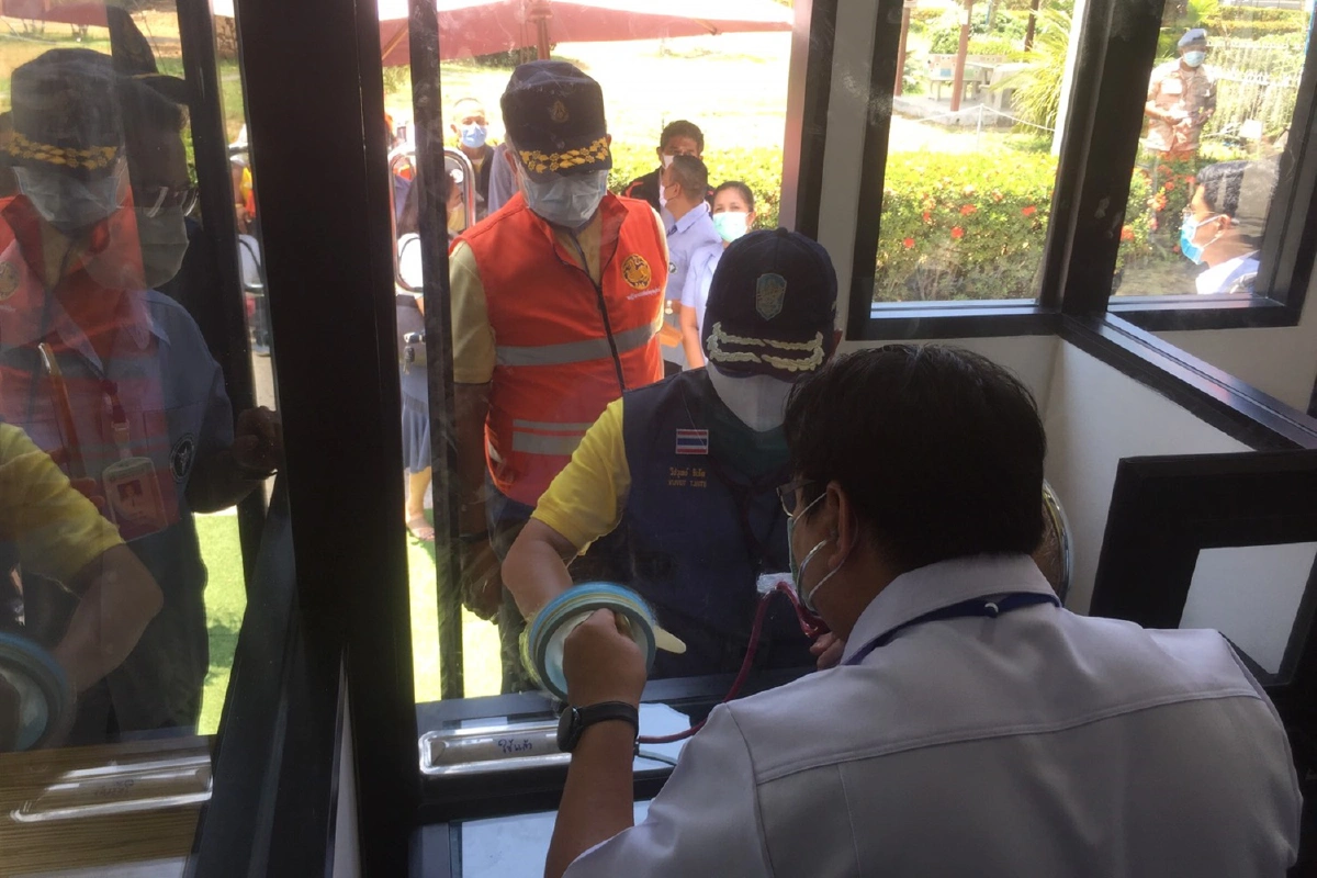 ร.พ.เกาะพงันสร้างห้องตรวจโควิดใช้เอง รักษาผู้ป่วยหายเป็นผลสำเร็จ