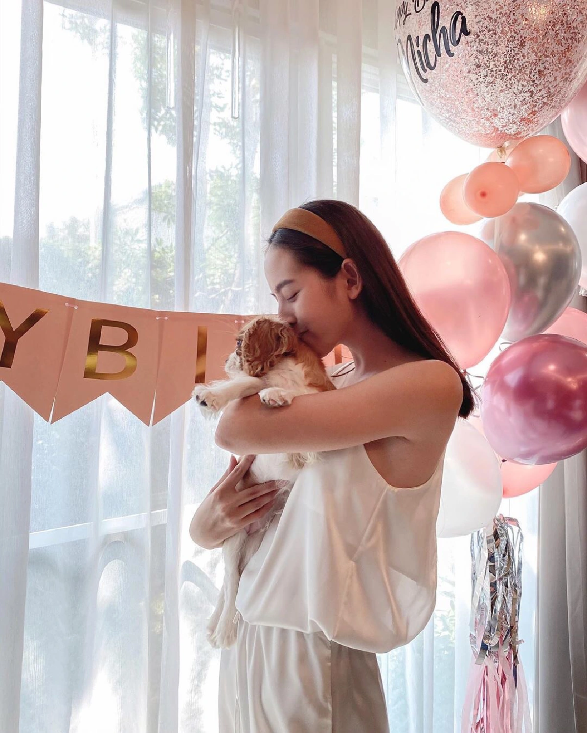 "ณิชา" ยิ้มแก้มปริ "โตโน่" เซอร์ไพรส์วันเกิด ให้น้องหมาเป็นของขวัญ