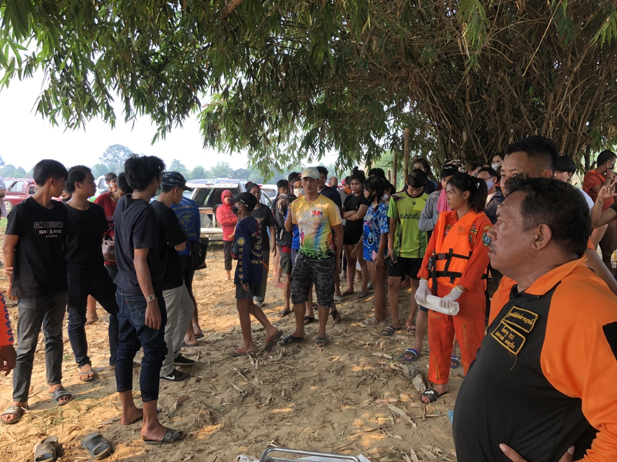 พบอีกศพนร.หญิงวัย 15 ลอยอืดติดกอสวะริมตลิ่งในแม่น้ำแควน้อย