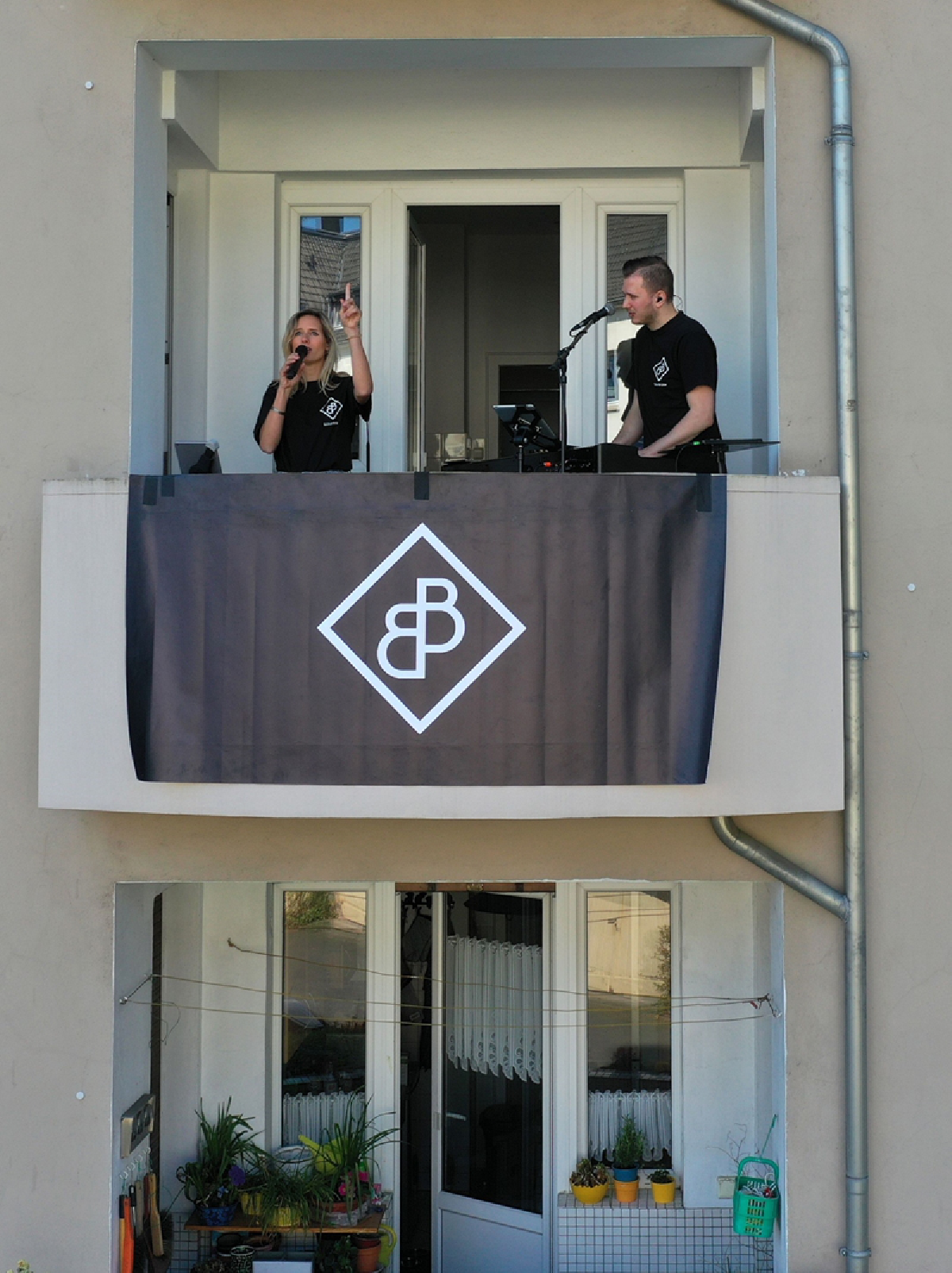 ภาพที่ไม่เคยเห็นมาก่อน ชาวคริสต์ทั่วโลกฉลองเทศกาลอีสเตอร์ยามกักกัน