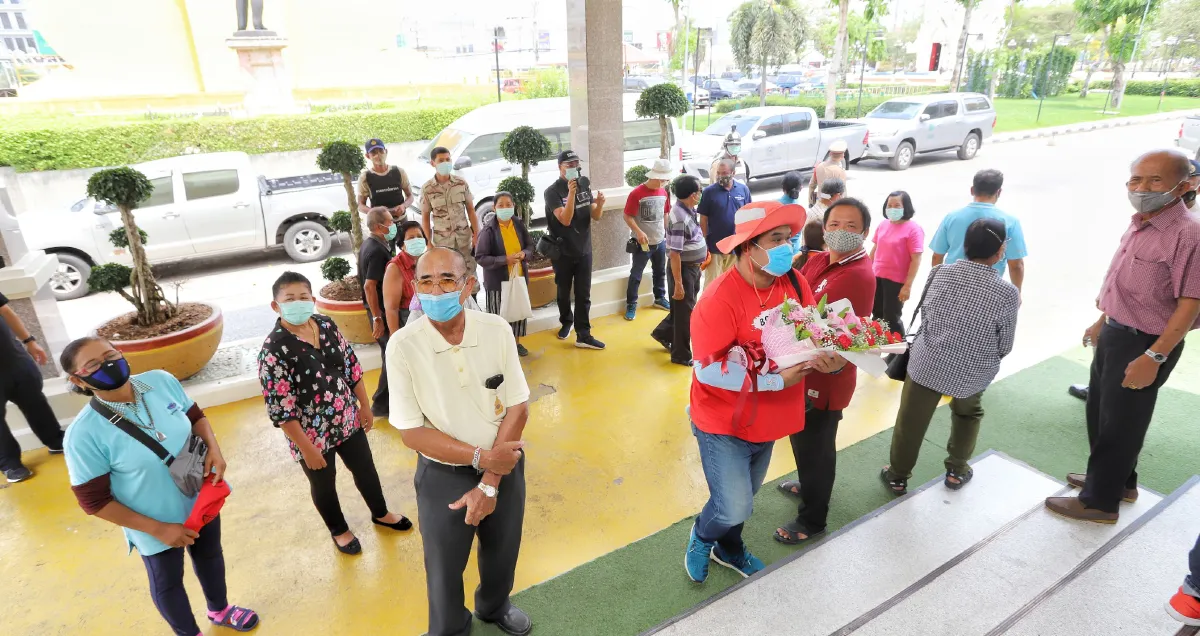 ปทุมธานีถกด่วนหลังชาวบ้านฉุนนำกลุ่มเสี่ยงติดโควิดมากักตัวไม่แจ้งให้ทราบ