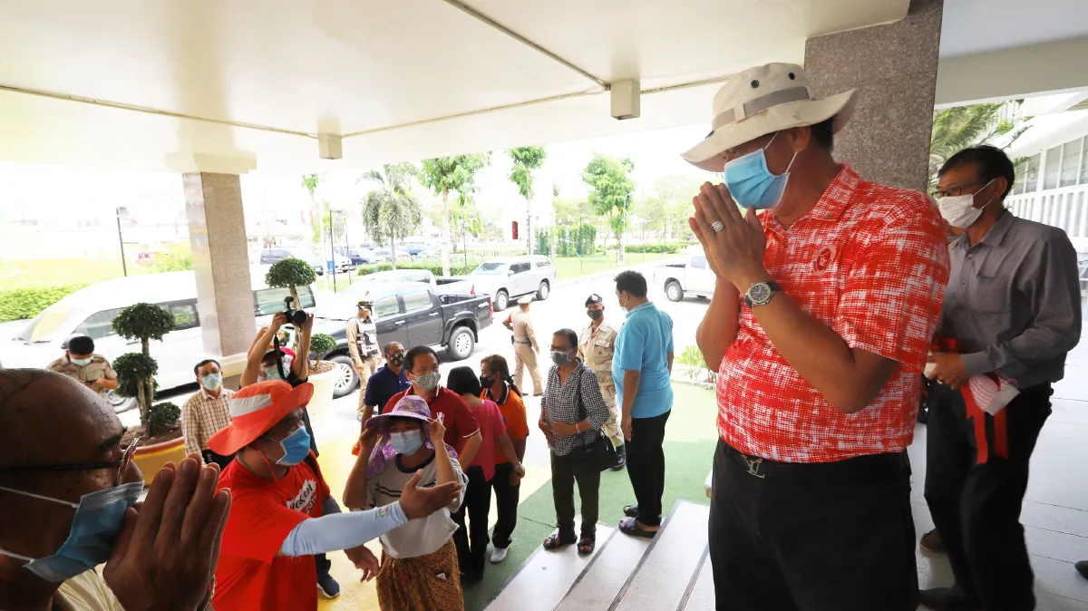 ปทุมธานีถกด่วนหลังชาวบ้านฉุนนำกลุ่มเสี่ยงติดโควิดมากักตัวไม่แจ้งให้ทราบ