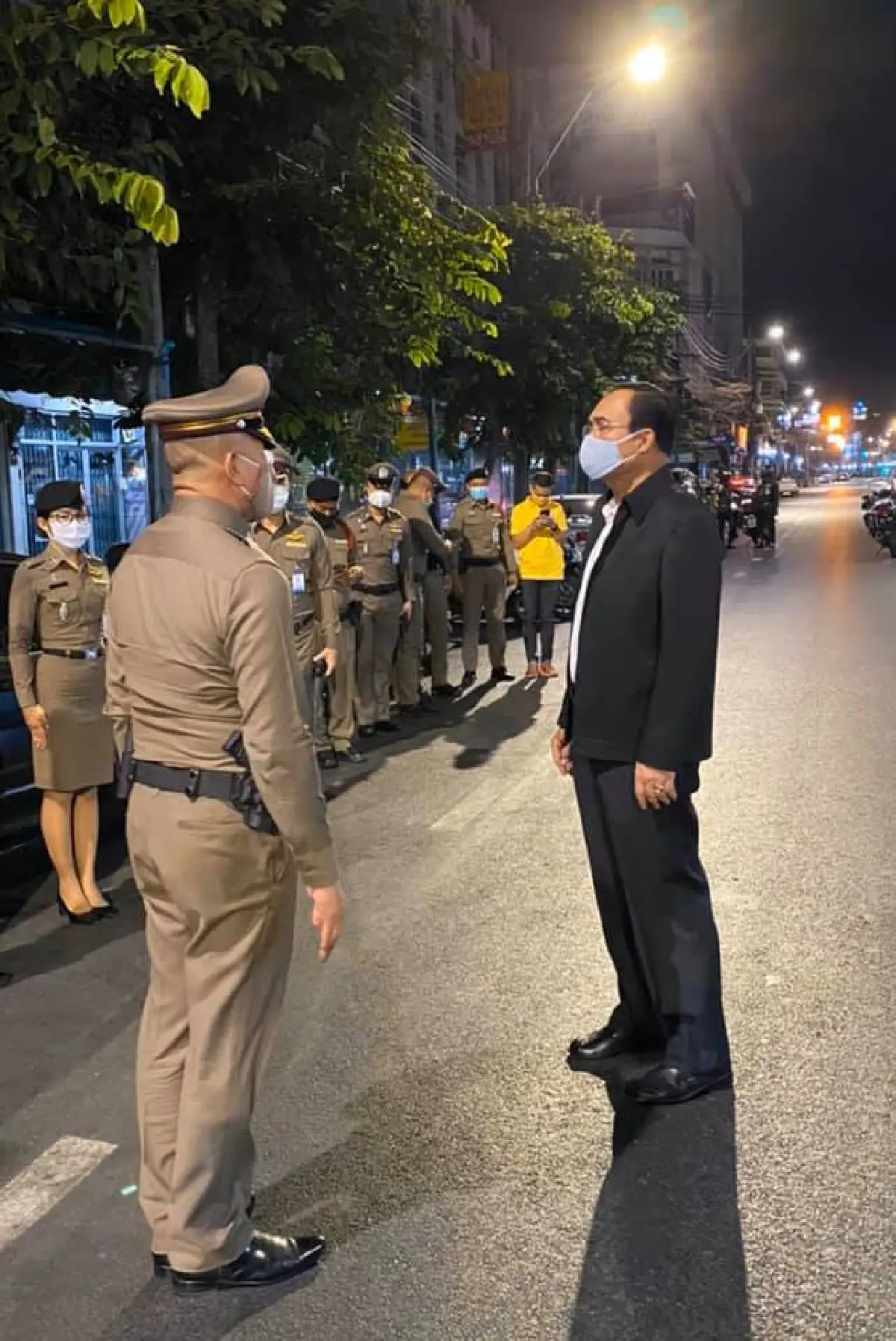 "บิ๊กตู่"ออกตรวจด่านเคอร์ฟิวในกทม. ย้ำเจ้าหน้าที่ให้เข้มงวด