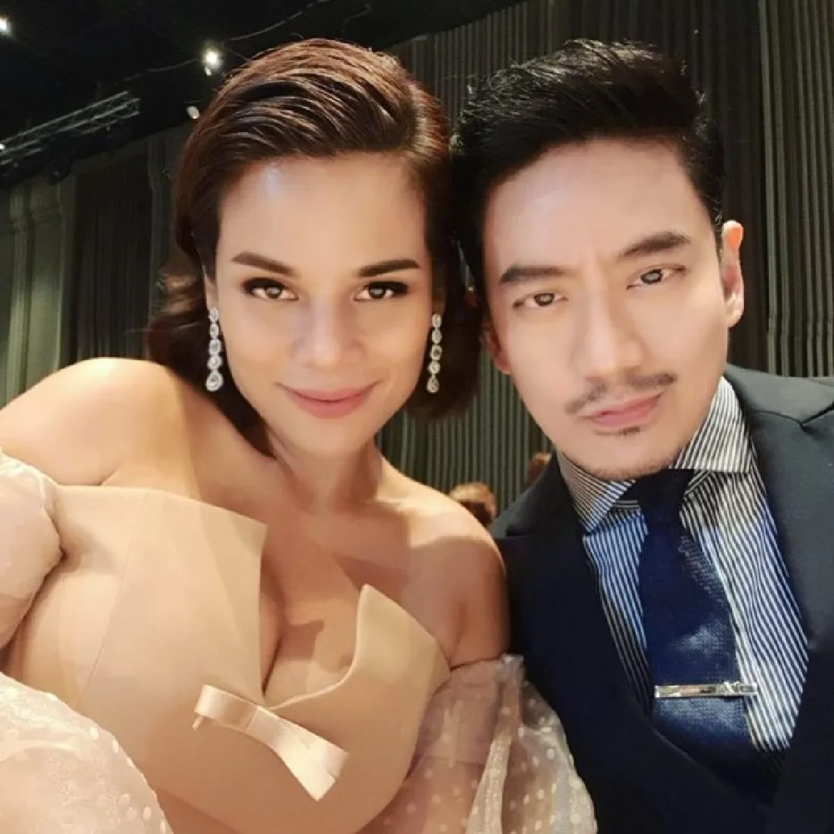 ธารน้ำใจ! “โอปอล์-หมอโอ๊ค” ร่วมนำสิ่งของจำเป็นแจกคนรายได้น้อย หลังเจอพิษโควิด-19  