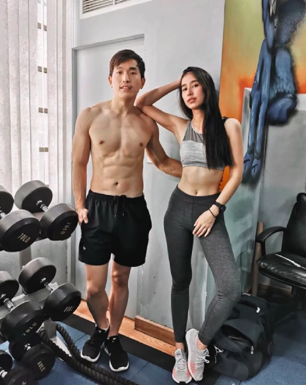 "มิ้นต์-ภูผา" อุ้มน้องหมาแสนรักเล่นน้ำคลายร้อน พร้อมโชว์โมเมนต์มุ้งมิ้ง