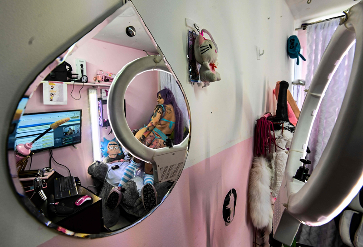 ภารกิจใหม่สาวเว็บแคมโคลอมเบีย ให้คำปรึกษาแก้เซ็งช่วงปิดเมือง