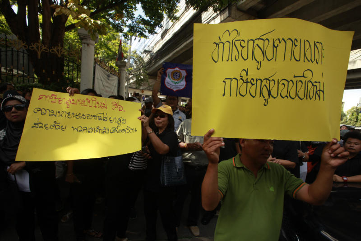 ยสท.กำไรหดหนักเจอพิษขึ้นภาษีบุหรี่ ยสท.กำไรหดหนักเจอพิษขึ้นภาษีบุหรี่