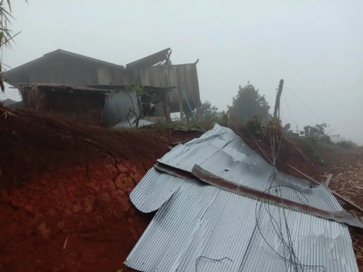 ถึงตาย!พายุฤดูร้อนพัดถล่มน่านกลางดึกบ้านพังยับเสียชีวิต 1 ราย