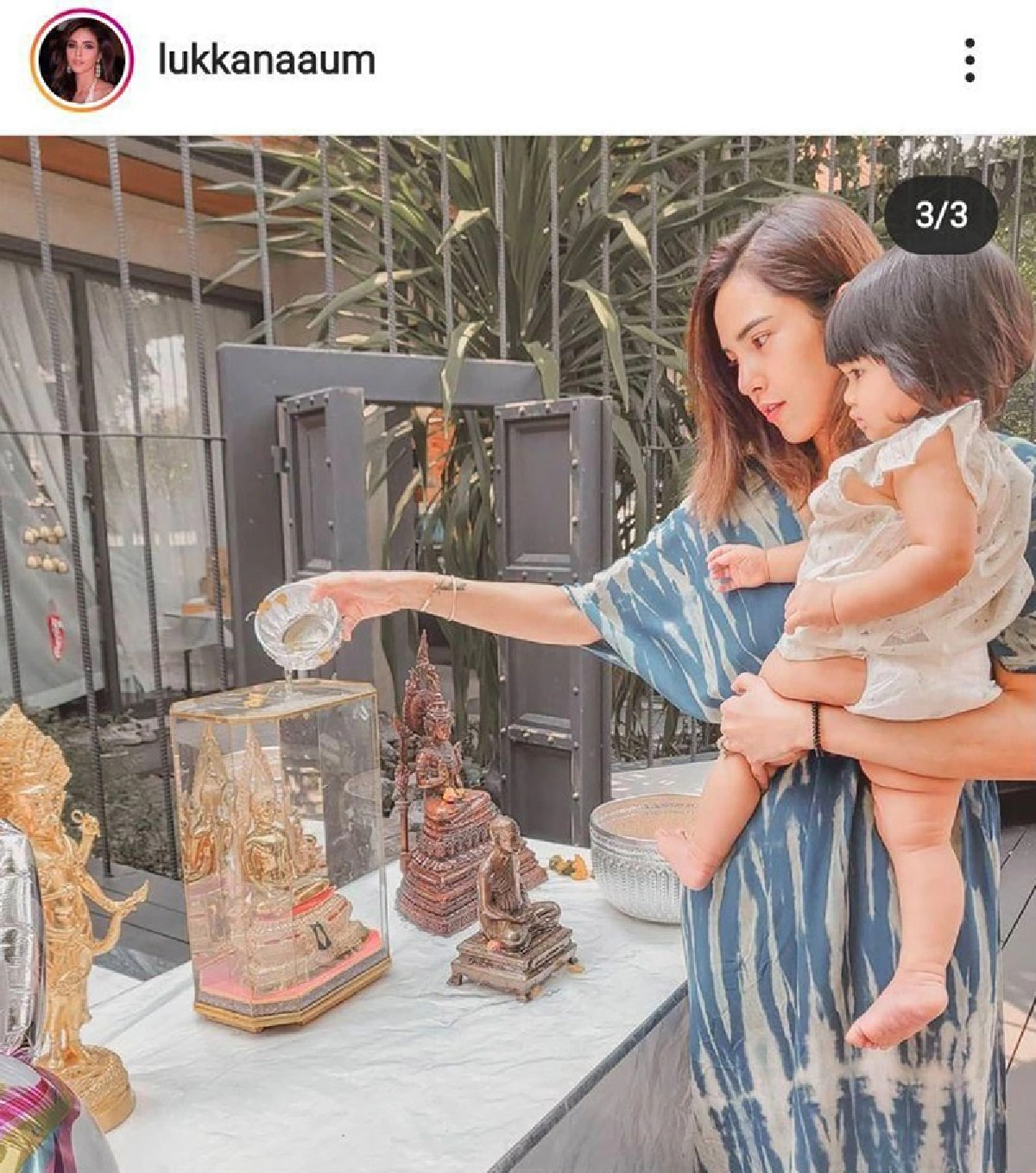 10 ภาพคนดังรดน้ำขอพรผู้ใหญ่ สงกรานต์ปีนี้อยู่บ้านสืบสานประเพณีไทย