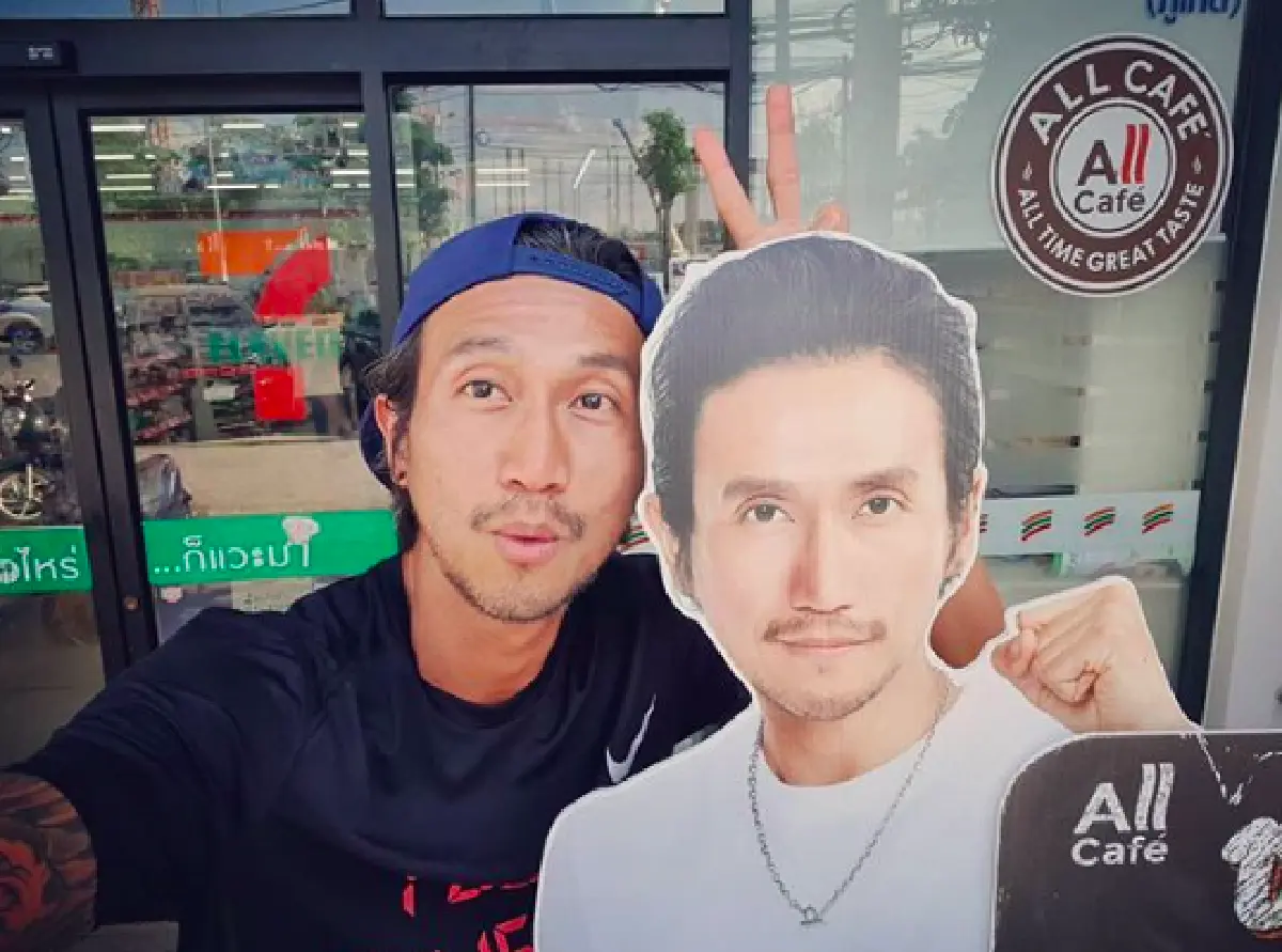  แสงสุดท้ายบาร์เบอร์ ! “ตูน บอดี้สแลม" โชว์ฝีมือตัดผมให้น้องชาย