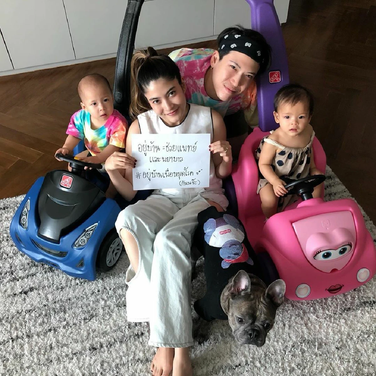 ป๊อก-มาร์กี้ จับลูกแฝด น้องมีก้า-มีญ่า แต่งชุดไทยน่ารักในวันปีใหม่ไทย