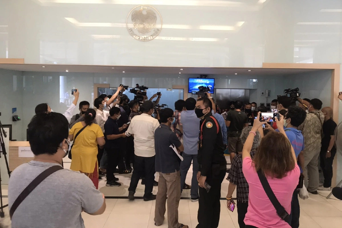 อกหัก5พันไม่พอใจ บุกขอพบรมว.คลังแจงด่วน