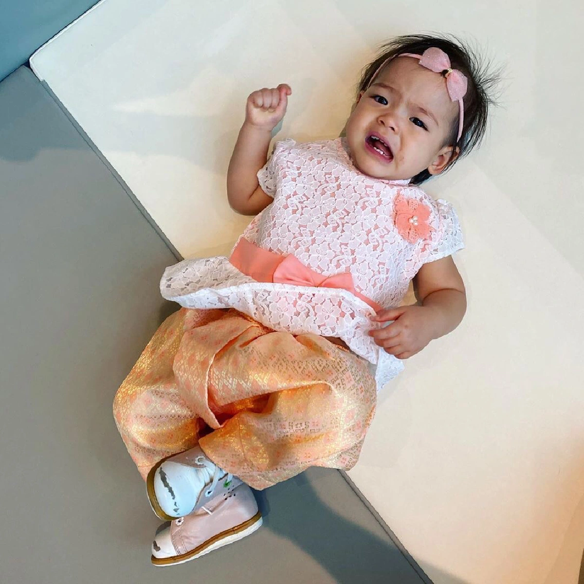 ป๊อก-มาร์กี้ จับลูกแฝด น้องมีก้า-มีญ่า แต่งชุดไทยน่ารักในวันปีใหม่ไทย