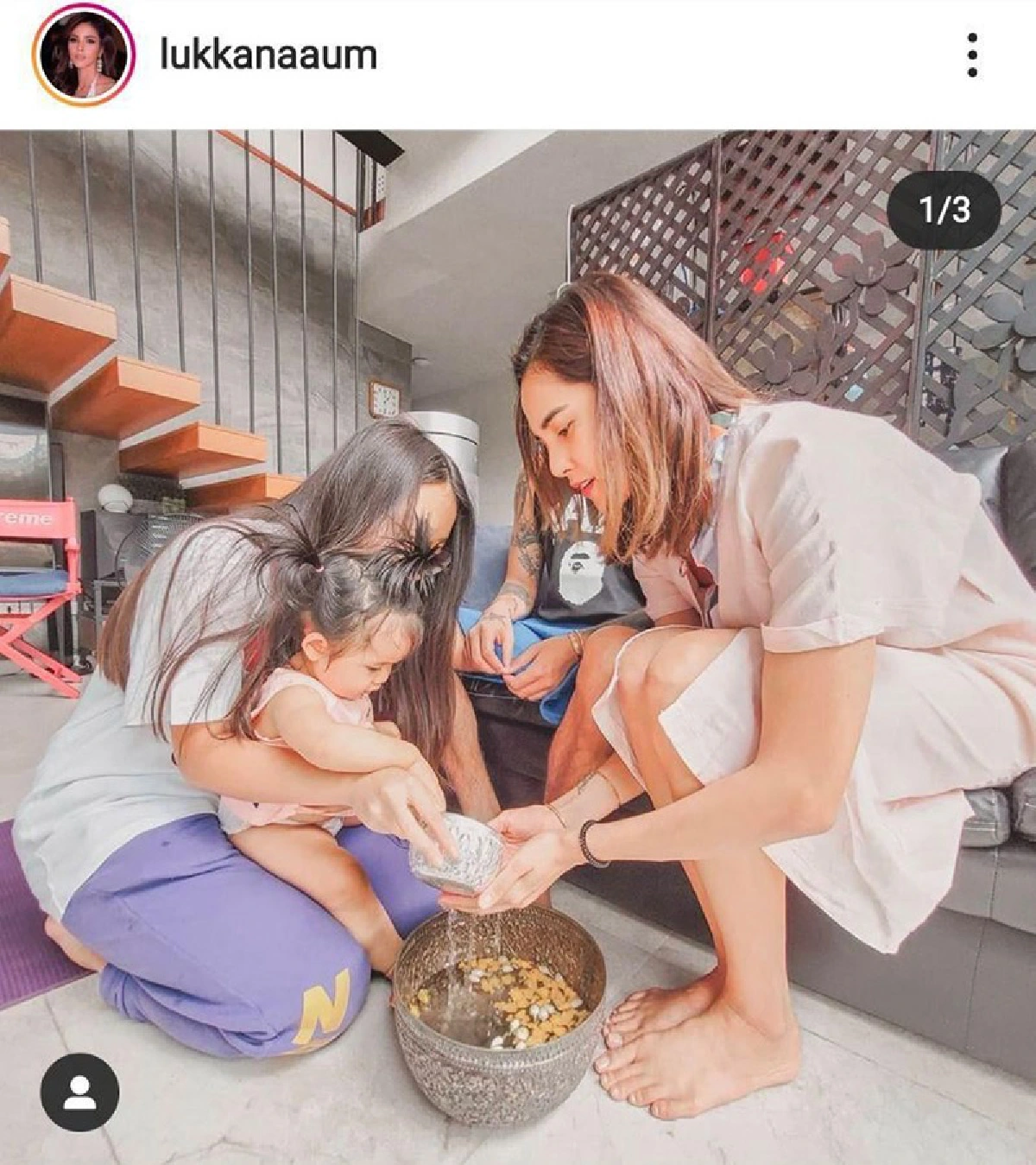 10 ภาพคนดังรดน้ำขอพรผู้ใหญ่ สงกรานต์ปีนี้อยู่บ้านสืบสานประเพณีไทย