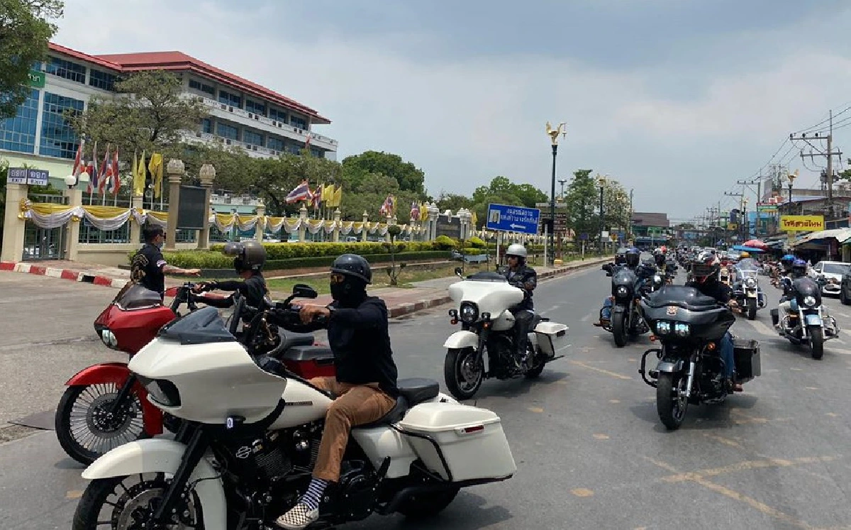 "แอ๊ด คาราบาว"ขี่ชอปเปอร์มอบอุปกรณ์การแพทย์ช่วยรพ.อยุธยาสู้โควิด