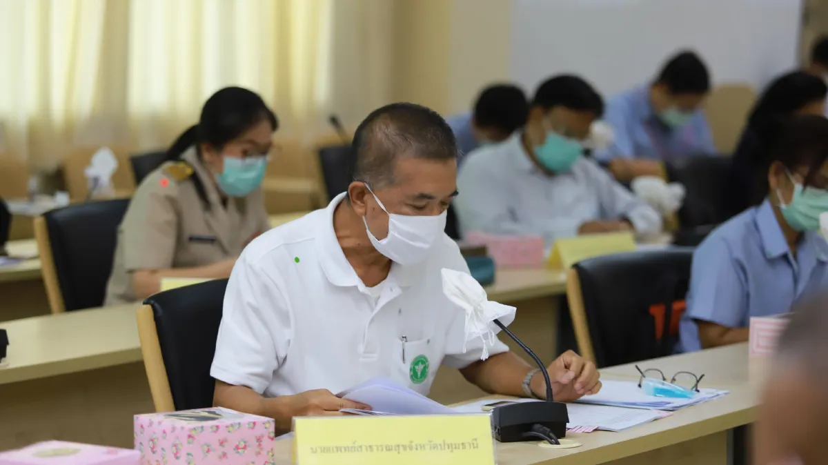 ผู้ว่าฯปทุมธานีลั่นยอมให้ชาวบ้านด่าดีกว่าปล่อยไปเสี่ยงติดโควิด