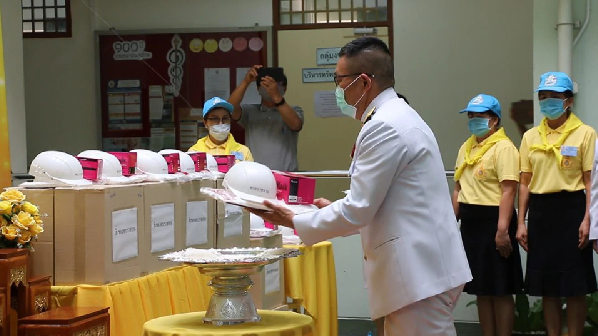 "ในหลวง-พระราชินี"พระราชทานอุปกรณ์ทางการแพทย์