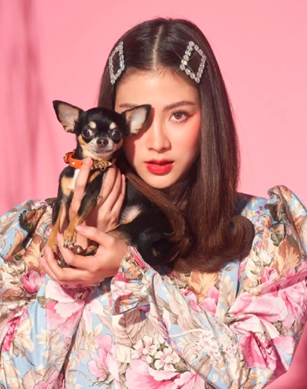 "ใบเฟิร์น พิมพ์ชนก" บริจาคหน้ากากกว่า 2,000 ชิ้น ให้กับโรงพยาบาลที่ขาดแคลน