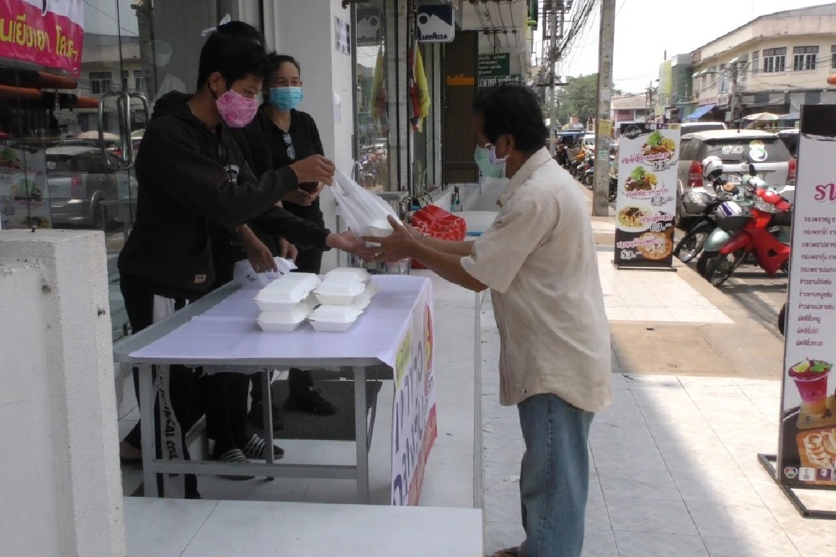 ลุงวัย60เจอวิกฤตโควิด-19ยังไม่มีคนจ้างทำงาน ขอรับข้าวกล่องประทังชีวิตไปก่อน