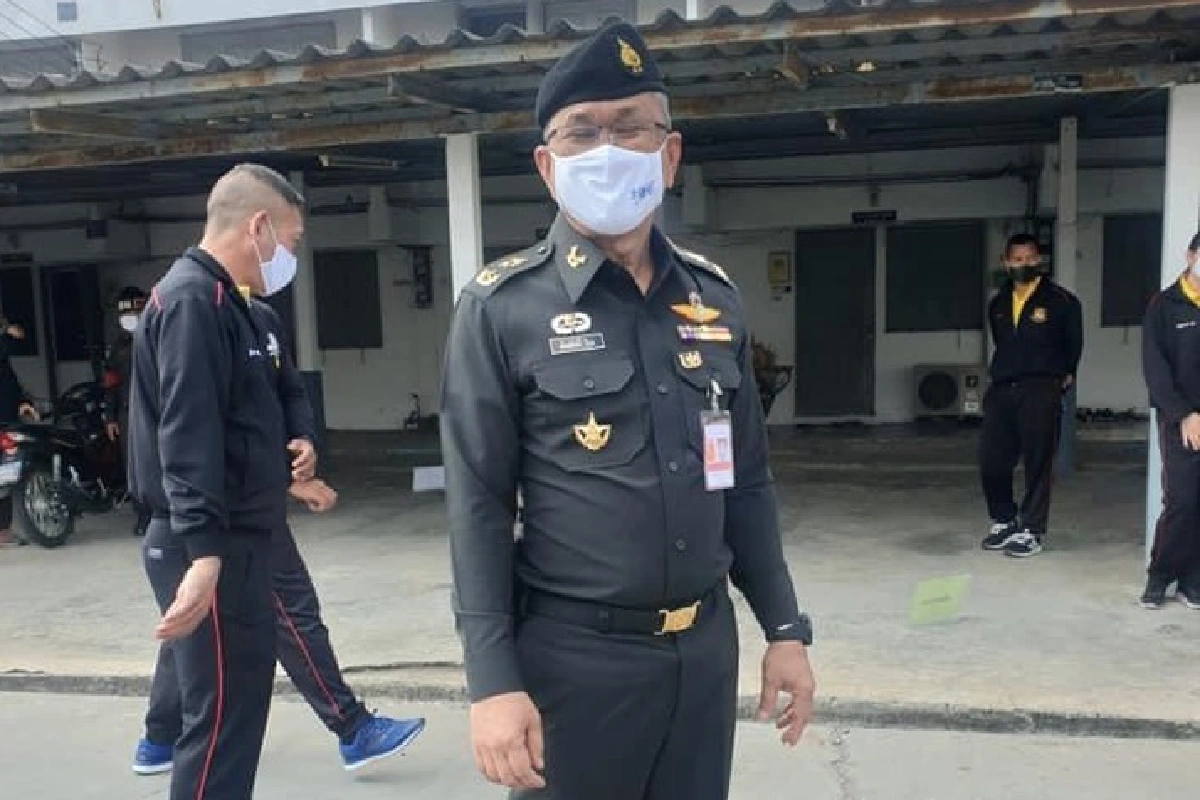 สู้ภัยโควิด-19 ทหารโคราชจัดรถพุ่มพวงบริการขายสินค้าถึงหน้าบ้าน