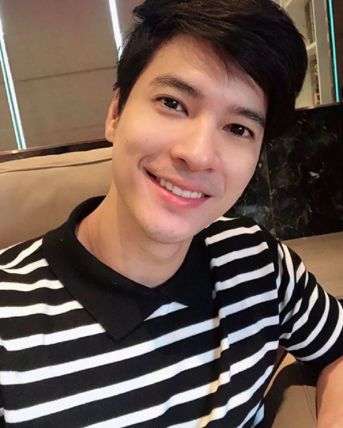 "ไมค์-ปุ๊กลุก” พากันลงพื้นที่ในชุมชน เดินแจกถุงยังชีพให้กับคนที่เดือดร้อน