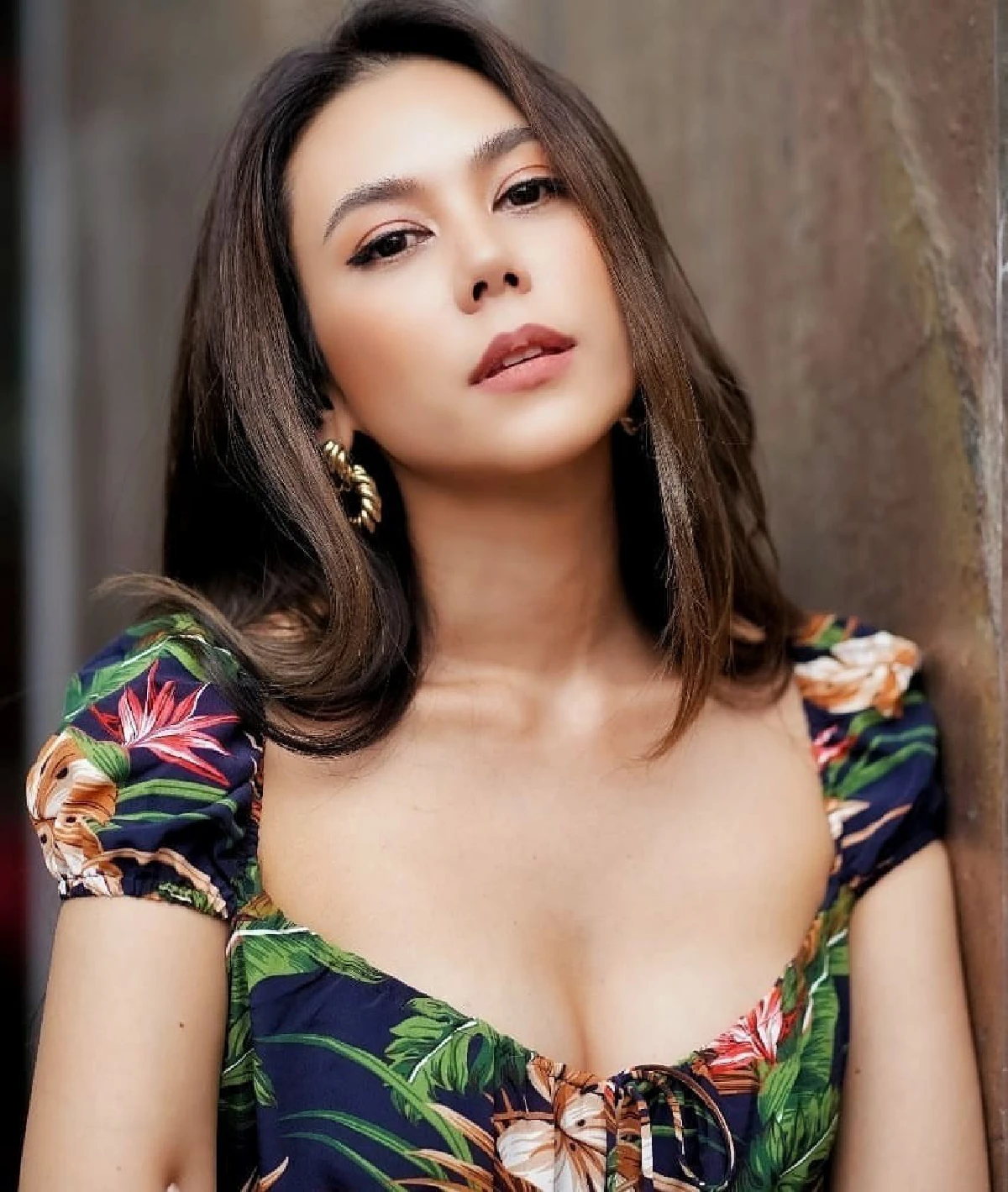 “ตอง ภัครมัย" ทำหลายคนหลุดโฟกัส หลังโพสต์ภาพนั่งหน้ามุ่ยบอกเบื่อ