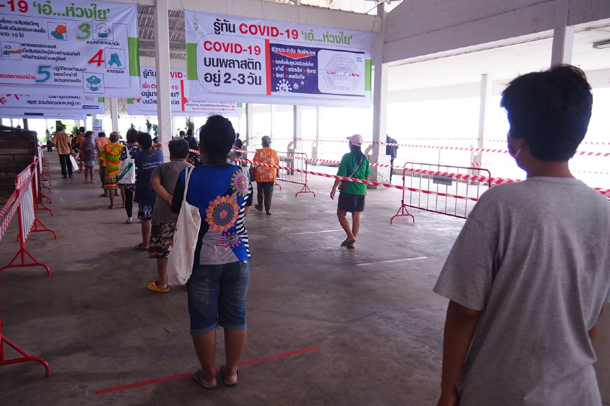 "ชนม์สวัสดิ์" เปิดครัวเอ๋น้ำใจให้กัน แจกอาหารให้ชาวบ้านกินฟรีสู้โควิด-19