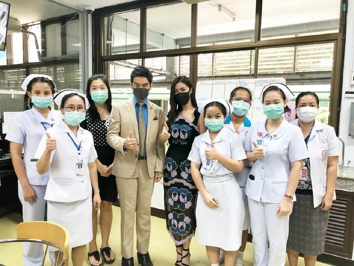 จ๊ะจ๋า-จิ๊บ บริจาคชุด PPE พร้อมให้กำลังใจทีมแพทย์ที่ไม่ได้กลับบ้านมาเดือนกว่า