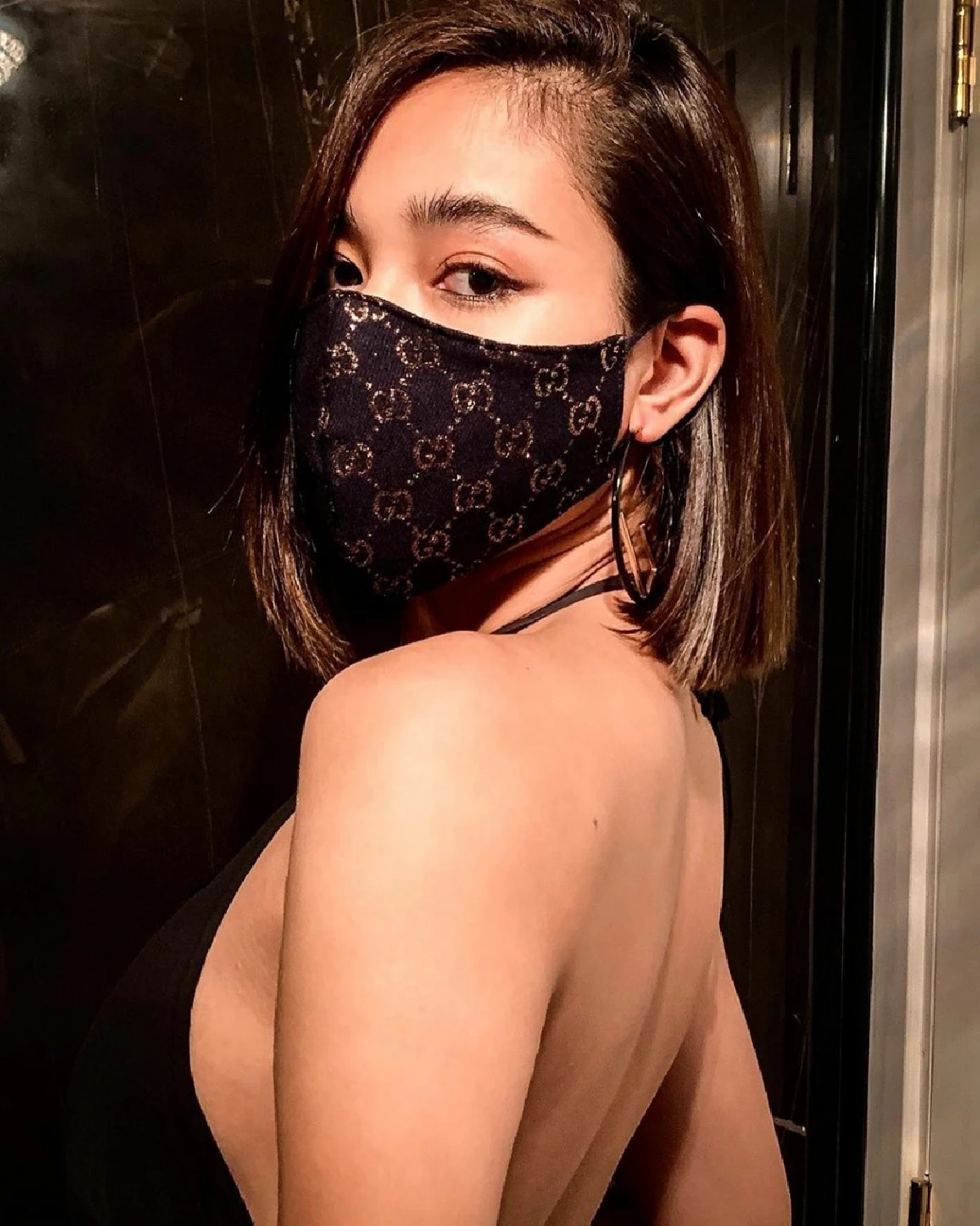 "ไมค์-ปุ๊กลุก” พากันลงพื้นที่ในชุมชน เดินแจกถุงยังชีพให้กับคนที่เดือดร้อน