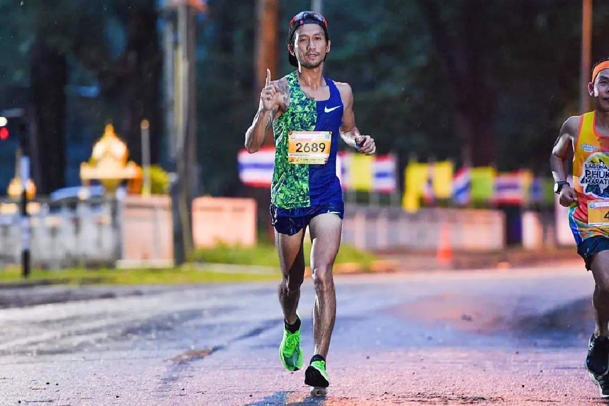 ตูน บอดี้สแลม ฟิตจัด! กักตัวอยู่บ้านก็วิ่งฟูลมาราธอน 43 กม.ได้ (คลิป)