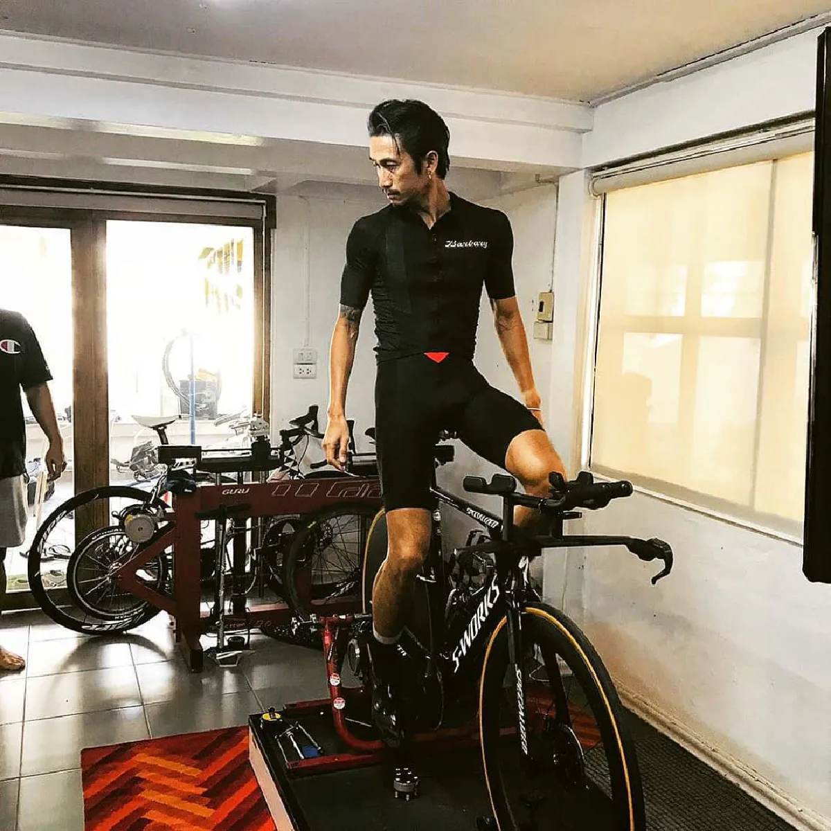 ตูน บอดี้สแลม ฟิตจัด! กักตัวอยู่บ้านก็วิ่งฟูลมาราธอน 43 กม.ได้ (คลิป)