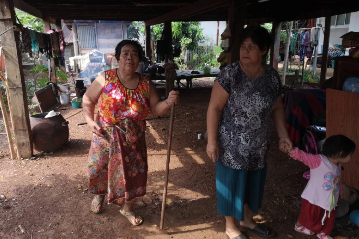 ป้าพิการเศร้า! พายุพัดถล่มบ้านพังทั้งหลัง ซ้ำเติมช่วงโควิด-19