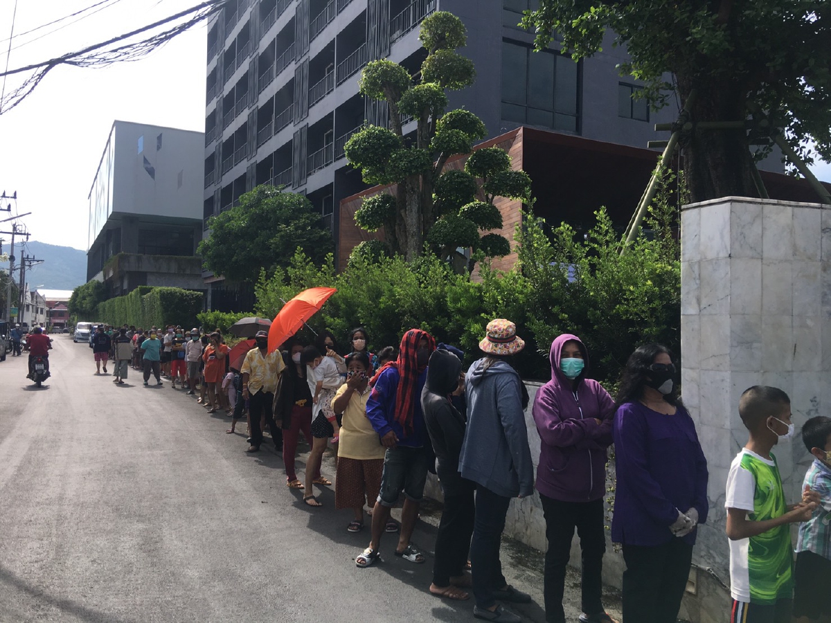 เจ้าของโรงแรมในอ.หาดใหญ่ทำอาหารแจกฟรีทุกเสาร์สู้โควิด-19 เจ้าของโรงแรมในอ.หาดใหญ่ทำอาหารแจกฟรีทุกเสาร์สู้โควิด-19