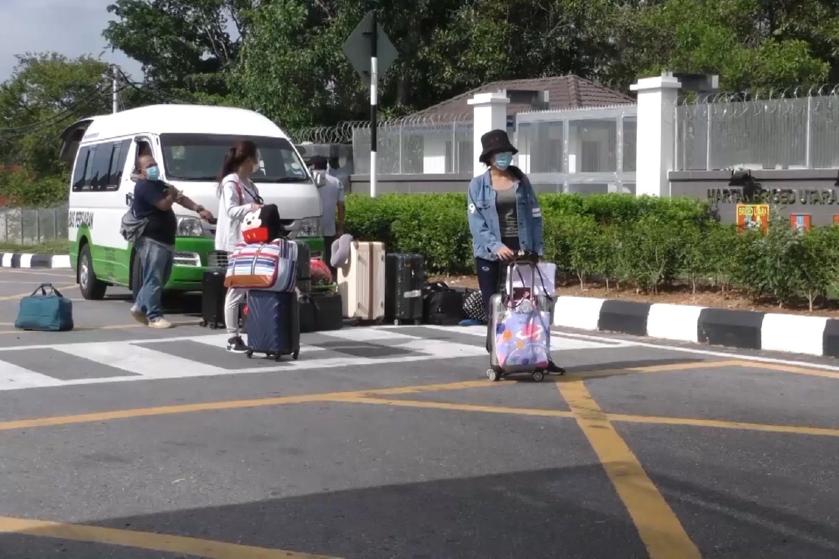 คนไทยกลับประเทศผ่านด่านสะเดา วันแรก 102คน ถูกกักตัว13รายมีไข้สูง คนไทยกลับประเทศผ่านด่านสะเดา วันแรก 102คน ถูกกักตัว13รายมีไข้สูง