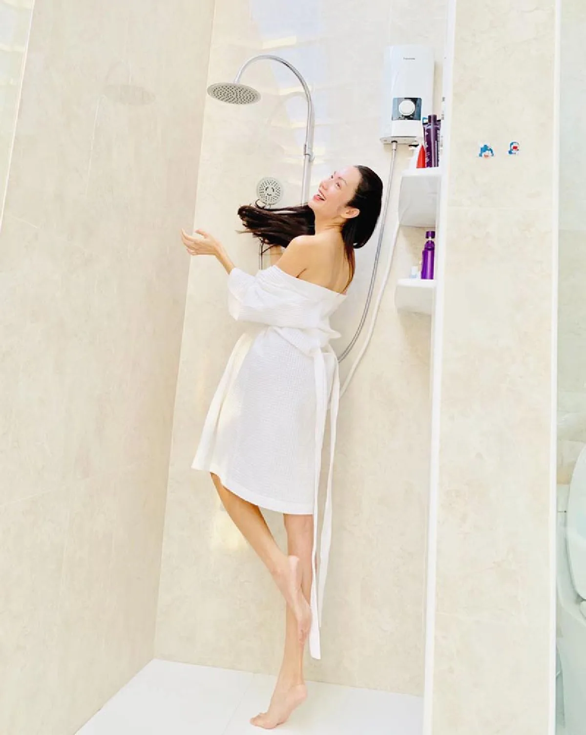 อ๋อม สกาวใจ ลงอ่างอาบน้ำกับลูกชาย งานนี้ความอึ๋มแย่งซีนไปเต็มๆ 