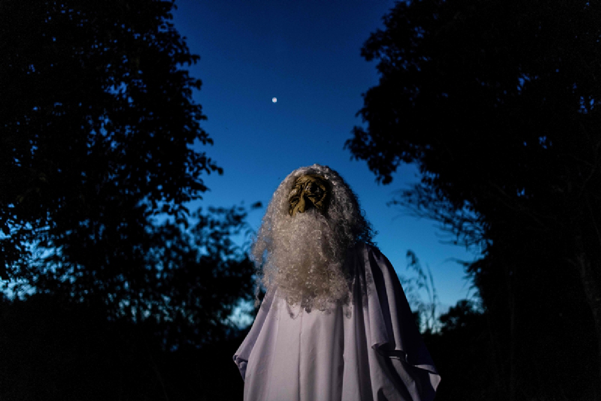 มาเลย์แต่งผีหลอกคนหนีเคอร์ฟิว ช่วยคุมประชาชนให้อยู่บ้าน