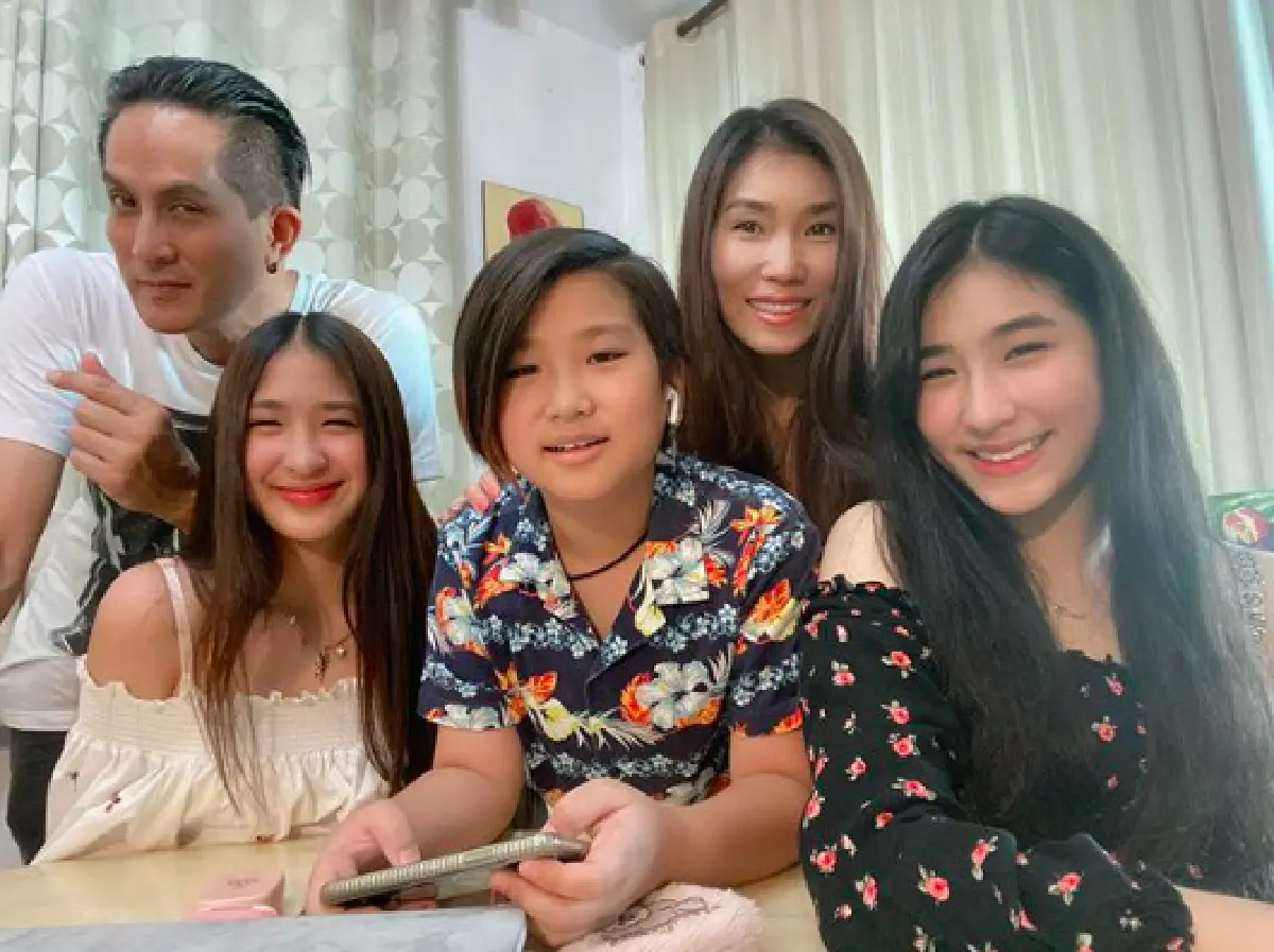 “เจ็ง วิไลลักษณ์” ภรรยา “พีท ทองเจือ” เจ็บปวดใจ ลูกมีปัญหาแต่ช่วยไม่ได้