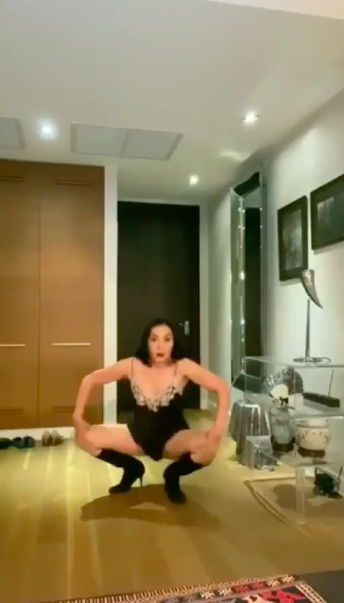 “ม้า อรนภา” เผยลีลาการรีวิวสุดเผ็ดร้อน โชว์ลีลาแดนซ์สุดแซ่บ