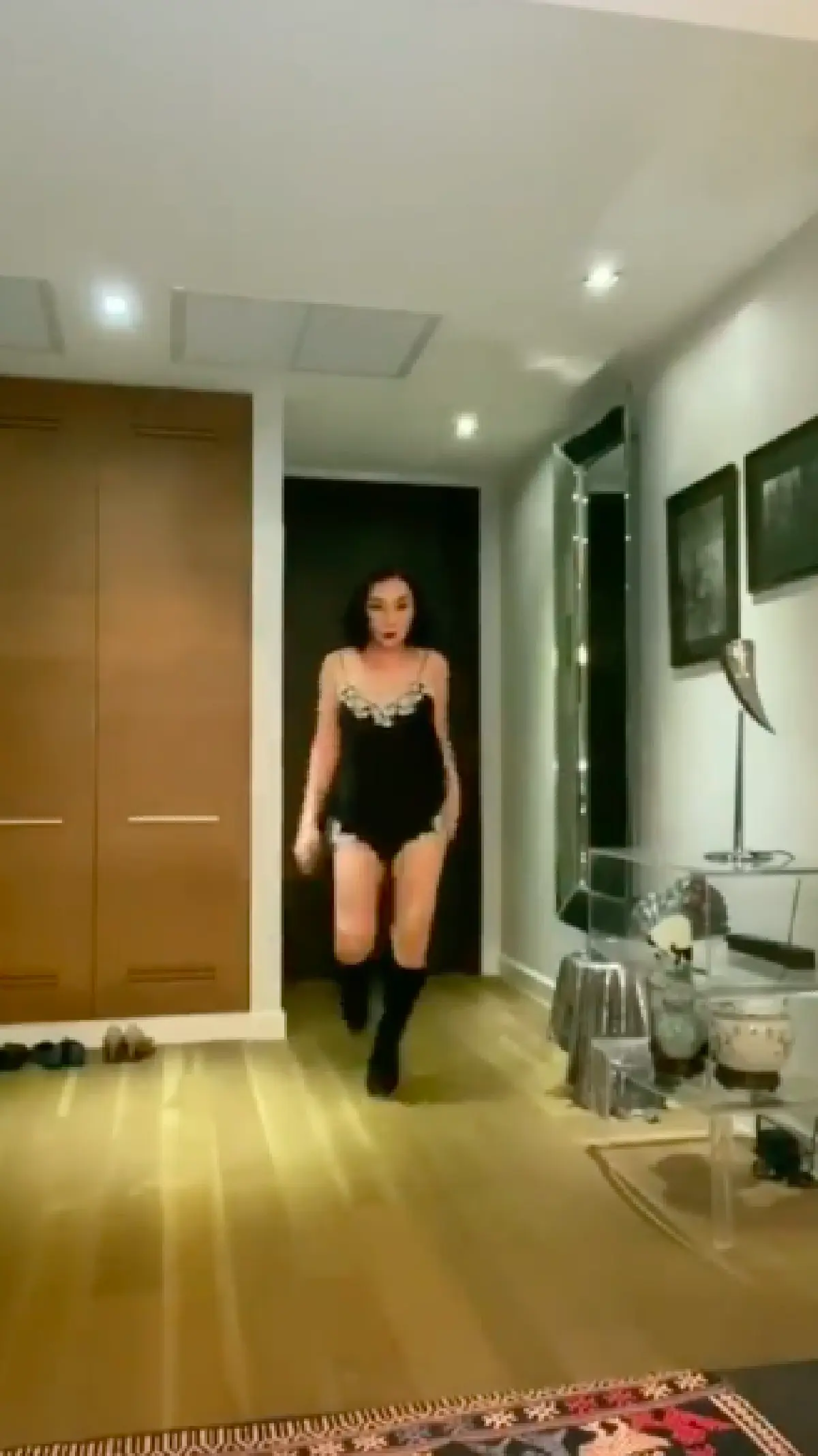 “ม้า อรนภา” เผยลีลาการรีวิวสุดเผ็ดร้อน โชว์ลีลาแดนซ์สุดแซ่บ