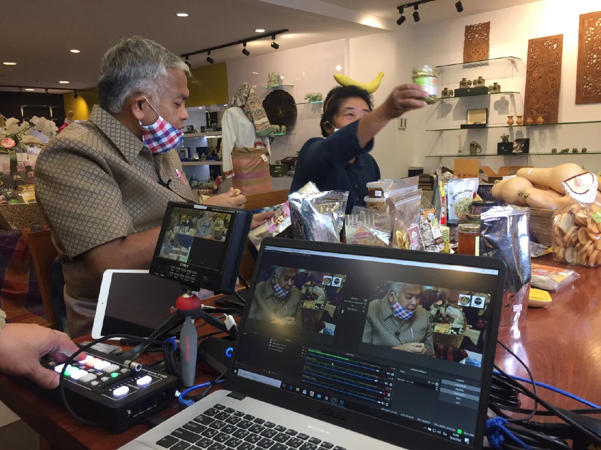 พช.เปิดเฟซบุ๊กไลฟ์ให้สั่งสินค้าโอทอปผ่านออนไลน์