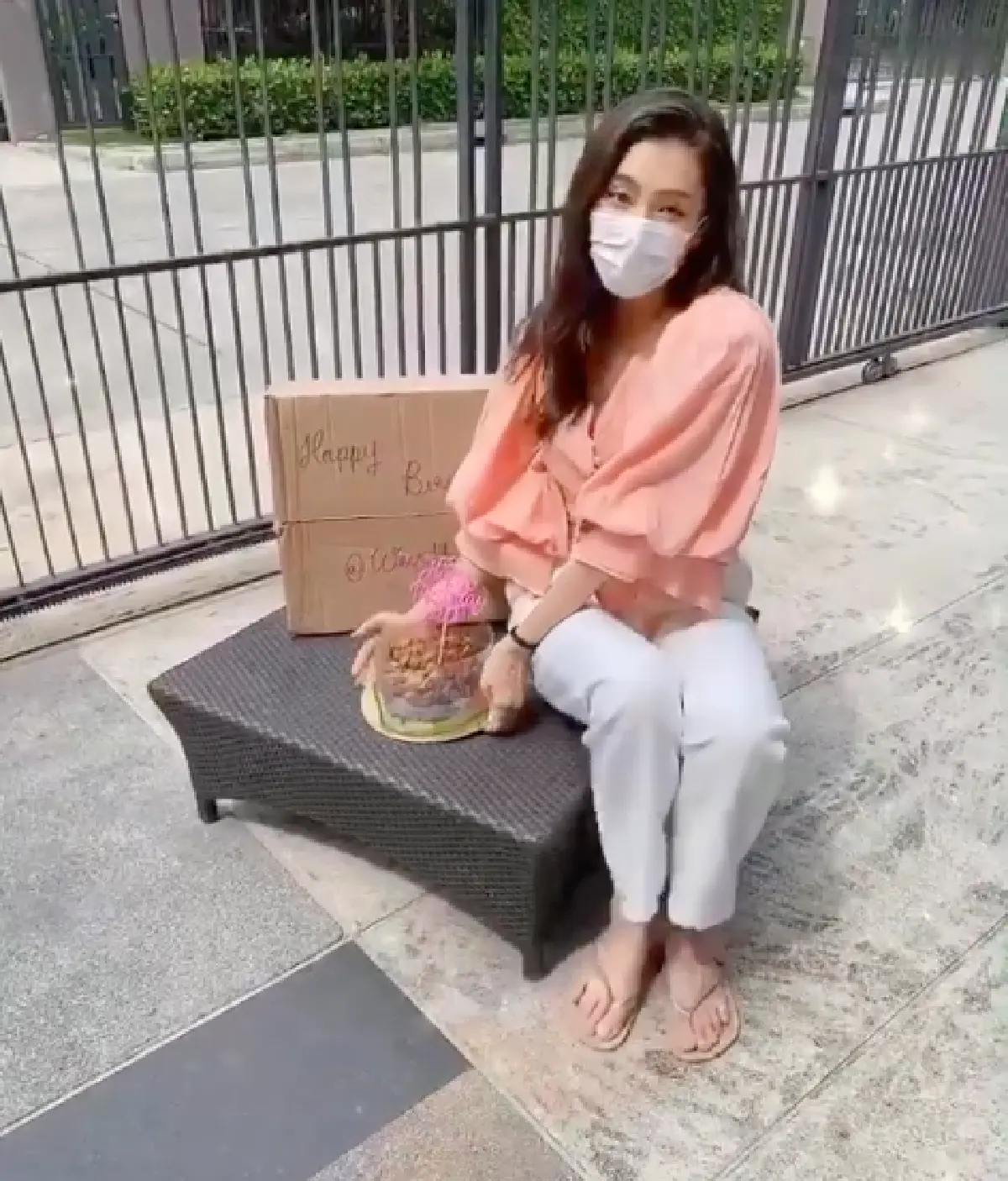 มีระยะห่างก็หวานได้! “เบลล่า” ยกเค้กอวยพรวันเกิด “เวียร์” แบบ 4.0 