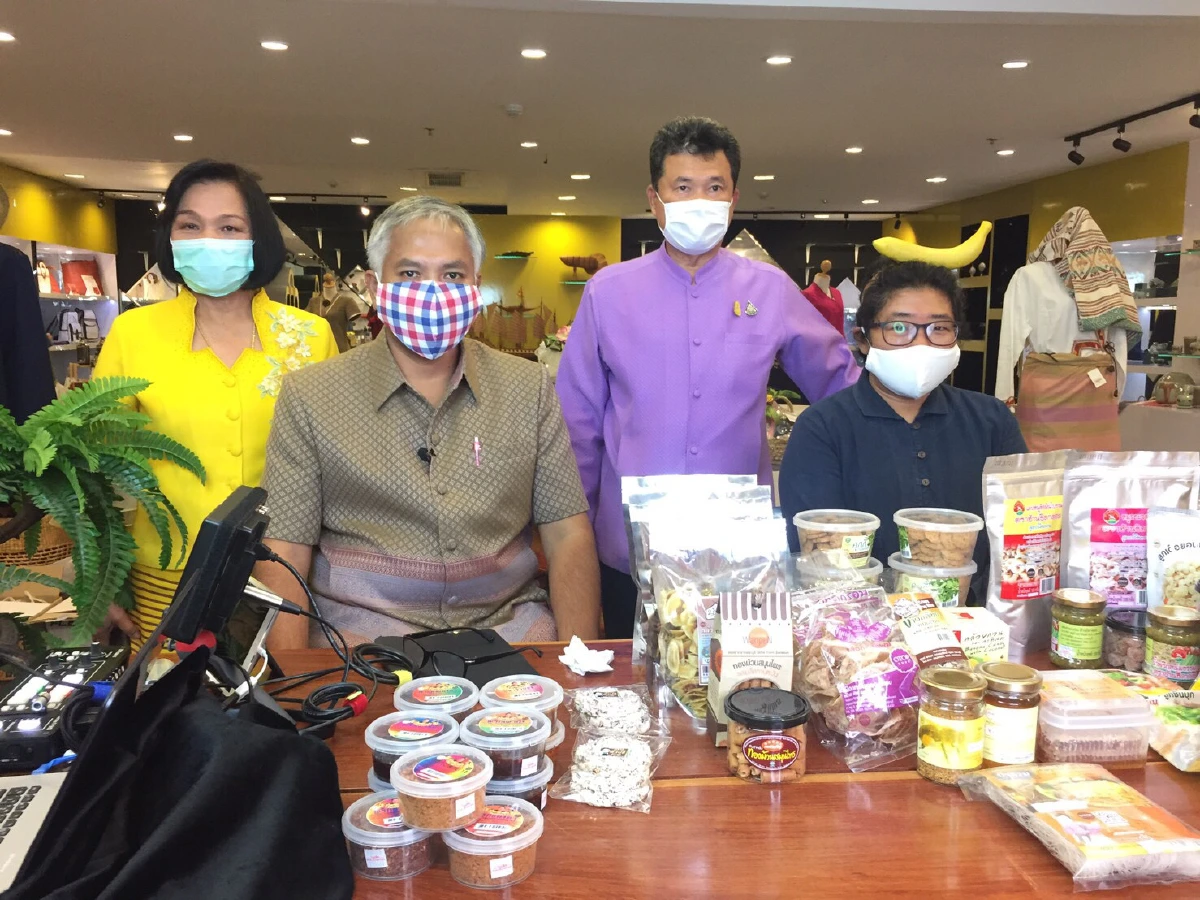 พช.เปิดเฟซบุ๊กไลฟ์ให้สั่งสินค้าโอทอปผ่านออนไลน์