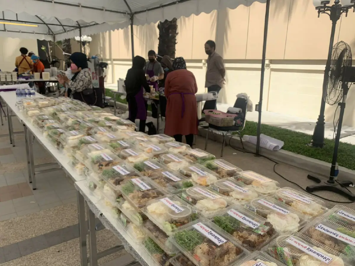 "บิ๊กป้อม"สั่งตั้งโรงทานแจกอาหารฟรีจนกว่าโควิด-19 คลี่คลาย