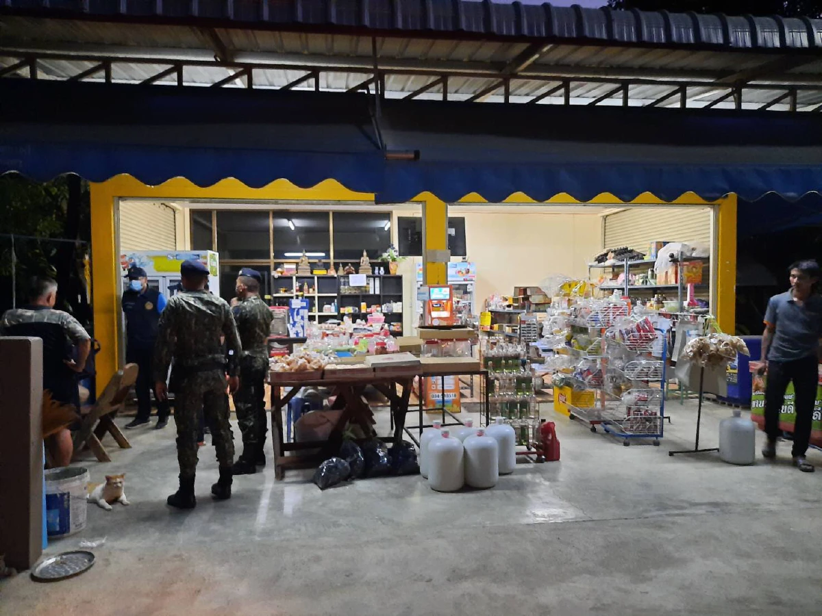 บุกจับร้านขายของชำฝ่าฝืนคำสั่งห้ามขายเหล้ากลางเมืองกาญจน์