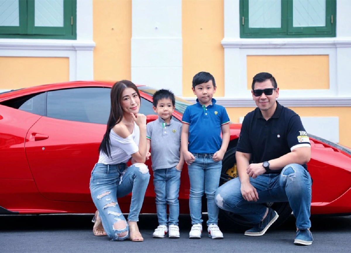 เอิร์น จิรวรรณ แท็กทีมสามีขับสปอร์ตคาร์ พาลูกๆนั่งรถเล่นชมวิวก่อนเคอร์ฟิว