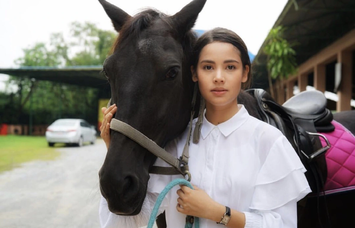 สวยหยุดเวลา! ญาญ่า กับรูปติดบัตรตั้งแต่เด็กยันโตหน้าเป๊ะไม่เคยเปลี่ยน