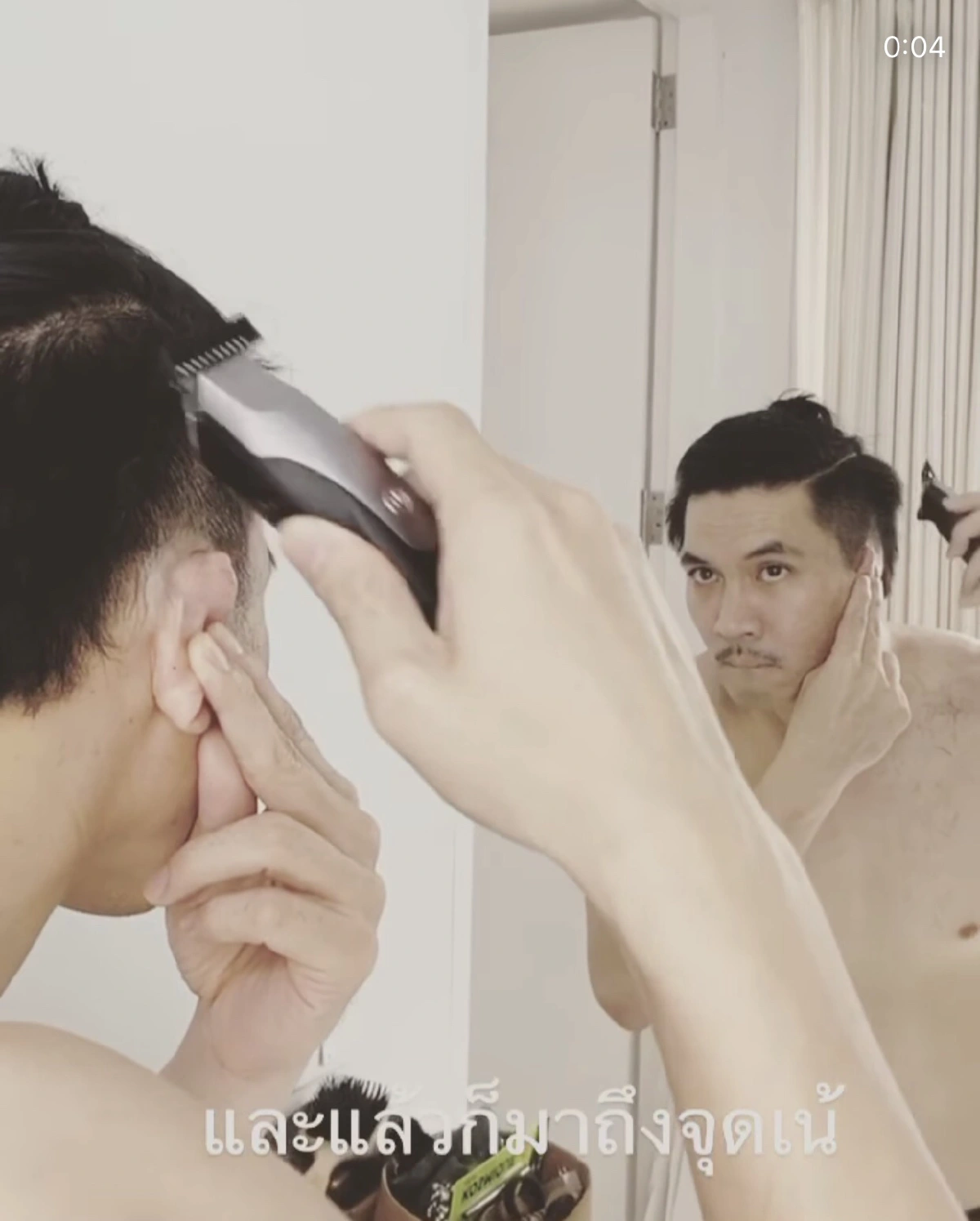 เคน ธีรเดช ลงมือตัดผมด้วยตัวเอง แฟนคลับแห่ชมทรงไหนก็หล่อ