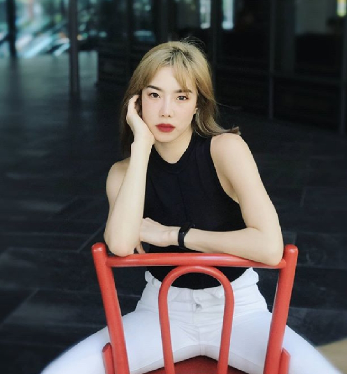 คริส หอวัง โชว์แซ่บออกสเต็ปเซ็กซี่บนเก้าอี้ #homechairchallenge