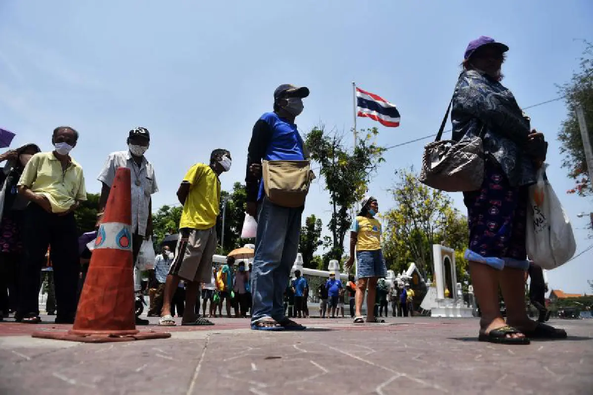 สื่อนอกเผย คนไทยตกงานแสนเจ็บปวด รอความหวังรัฐบาลช่วยเหลือ